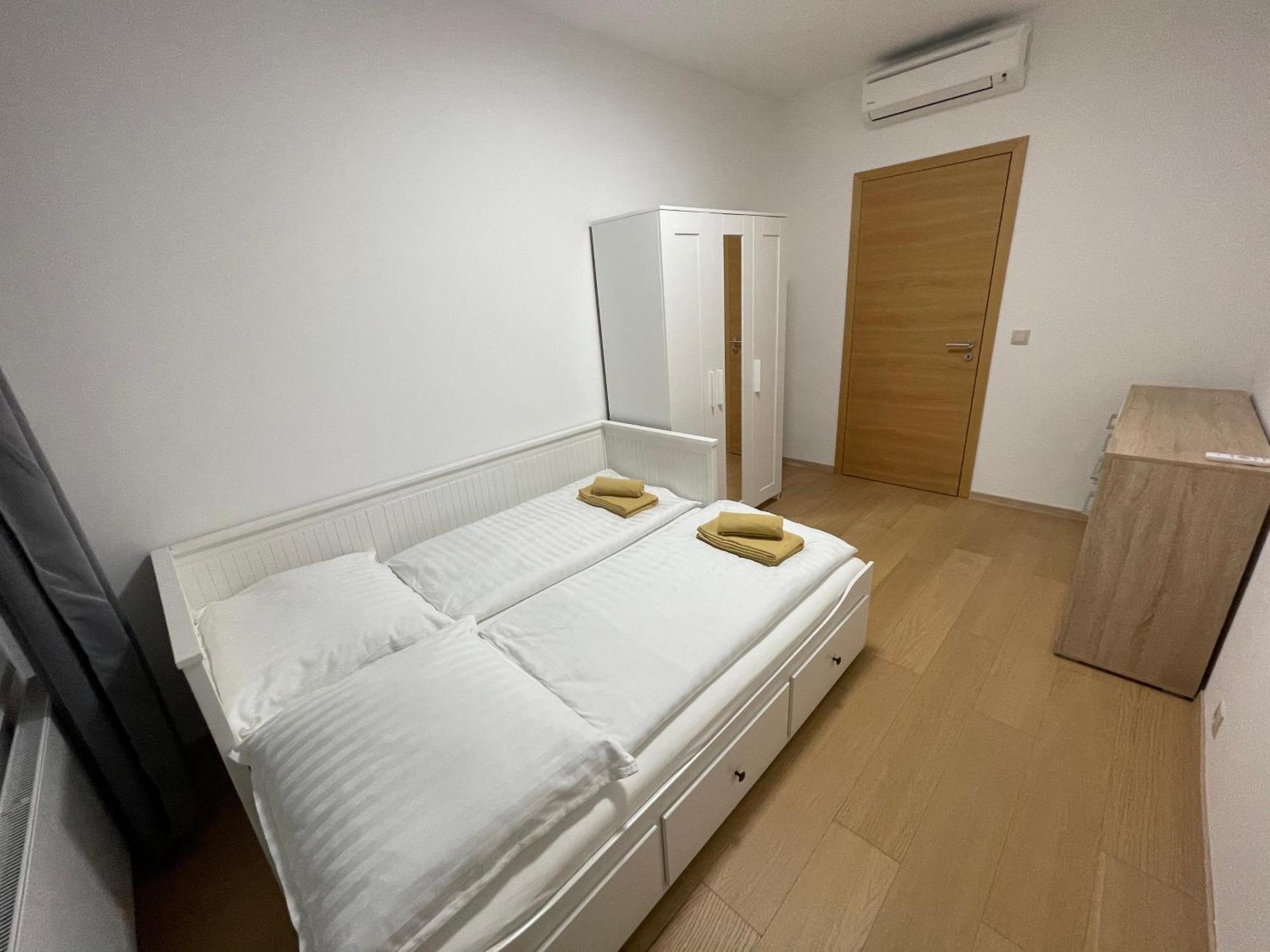 Sag Panorama City Apartment 3 Rooms Free Parking Free Wifi Bratislava Buitenkant foto